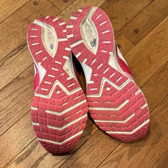 Brooks Launch 5 Running Shoes | Neon Pink & Yellow Lightweight Trainers - Picture 3 of 4